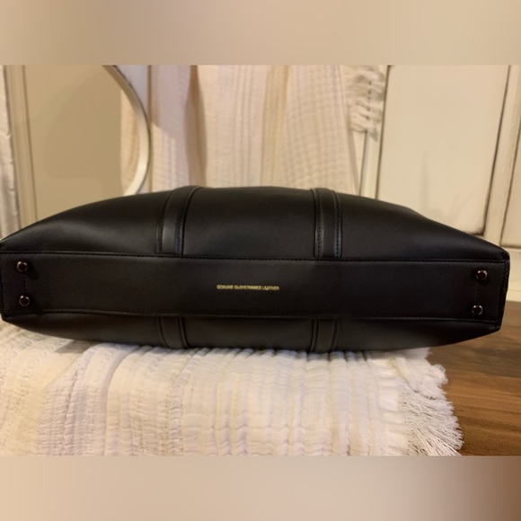 Metropolitan Lock Portfolio. Hang tag not included. - Picture 5 of 10